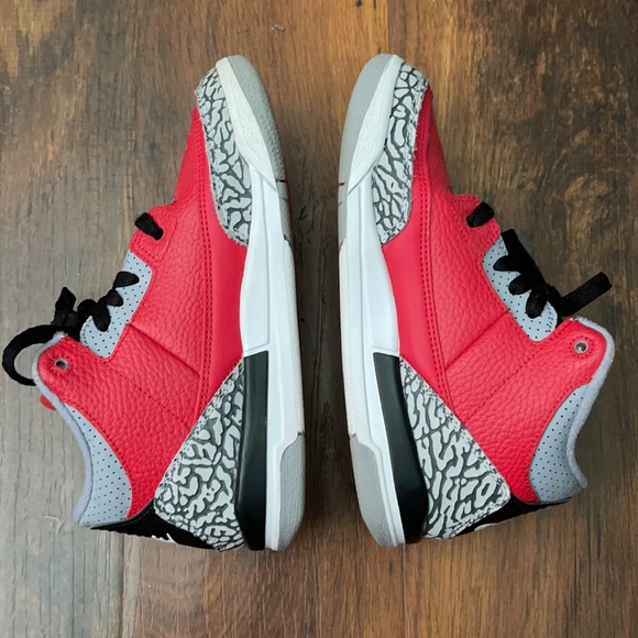 Authentic Jordan size 2.5 red sold out rare - Picture 4 of 5